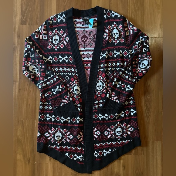 🆕 NWT Social Collision Black & Red Skull Fair Isle Cardigan size S Hot Topic 💀 - Picture 3 of 10